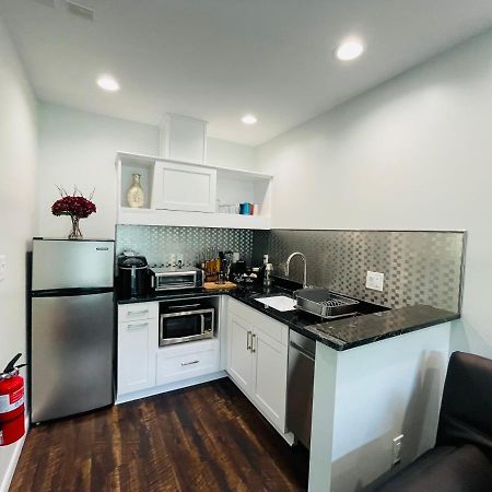 Апартаменты Sonsak - Unit 4 Шарлотсвилл Экстерьер фото